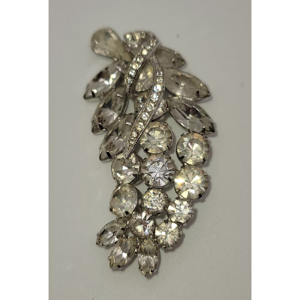 Vintage Silver-tone Leaf Style Brooch w/ Clear Chaton & Marquise Rhinestones - Picture 10 of 14